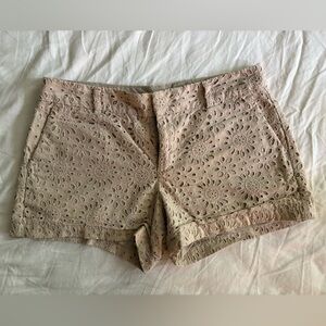 Ann Taylor LOFT Beige/Tan Floral Eyelet Shorts Size 6